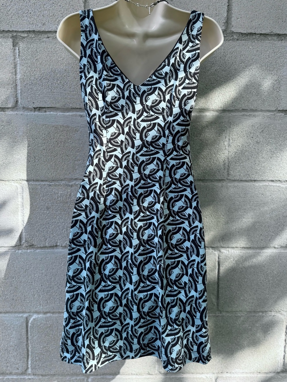 BCBGMaxazria XS Sleeveless Slip Dress Aqua Blue Black Geometric Fan Print V-Neck - Picture 6 of 15